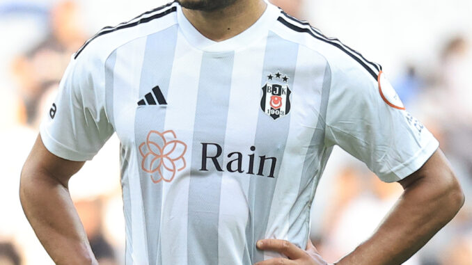 Alex_Oxlade-Chamberlain_(cropped)